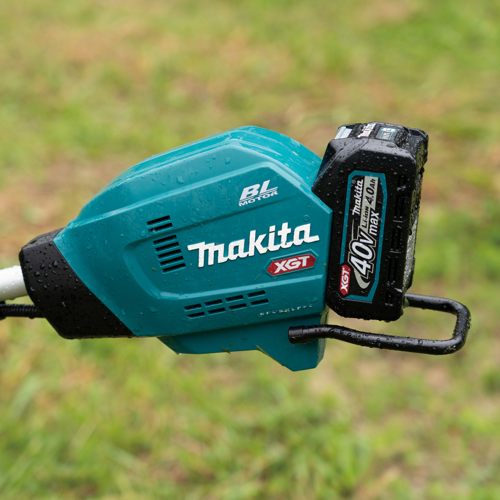 MAKITA Débroussailleuse XGT UR006GM102 430MM avec 1 batterie BL4040 + 1 chargeur DC40RA